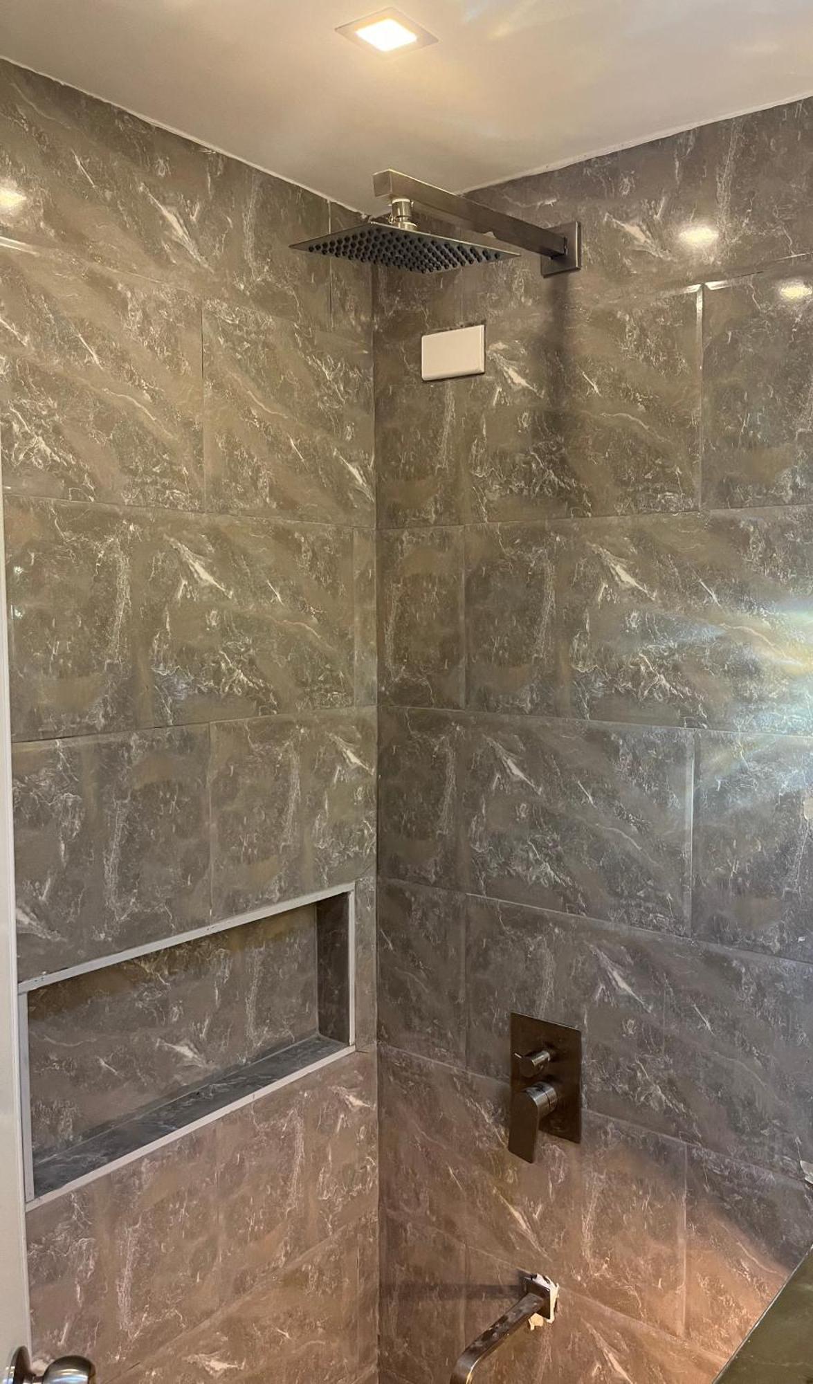Aesthetic Functional Minimalist Space Sunvida Tower Sv1716 Aparthotel