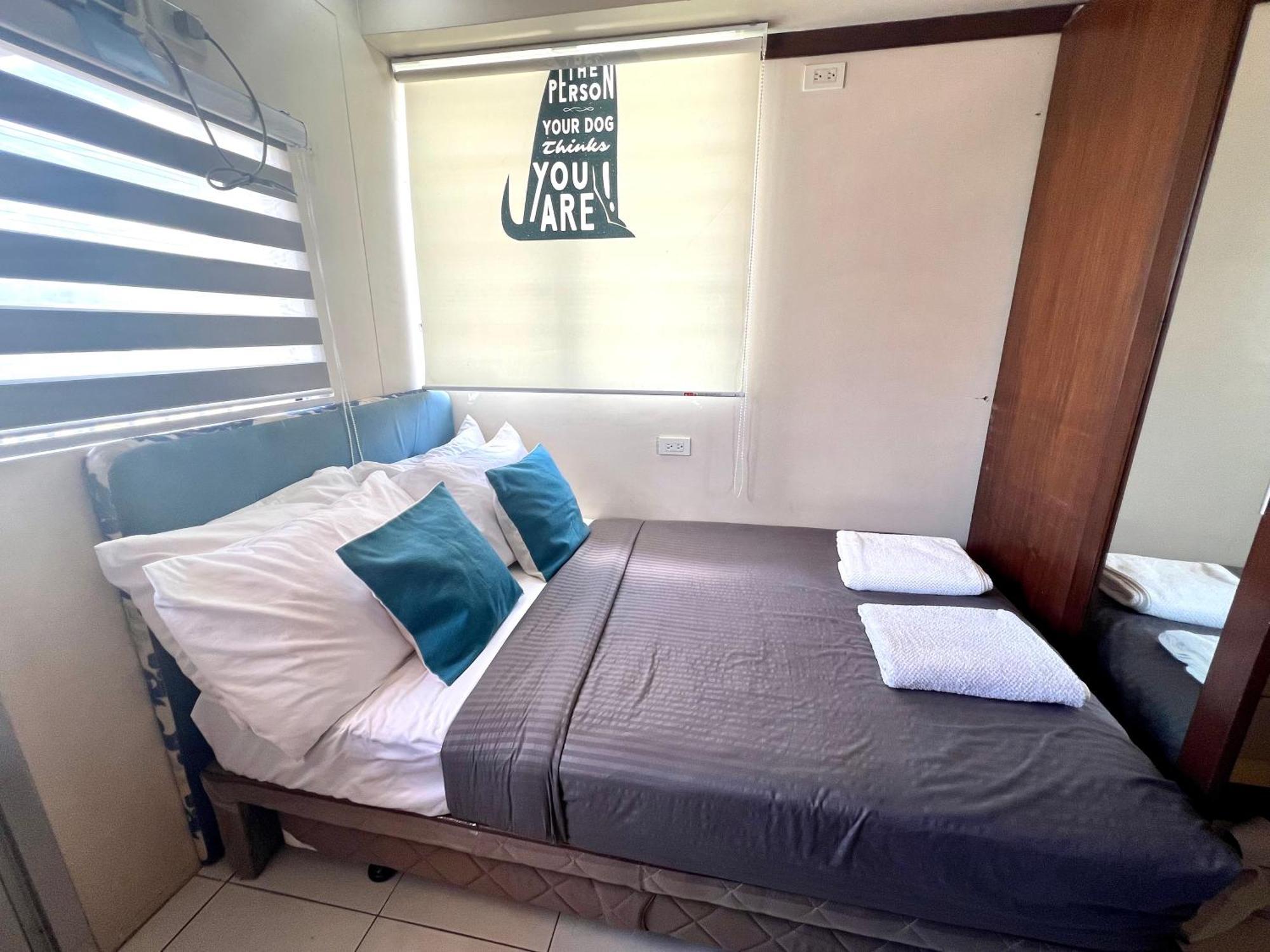 Views+ Large Space+ Beside It Park Apartment