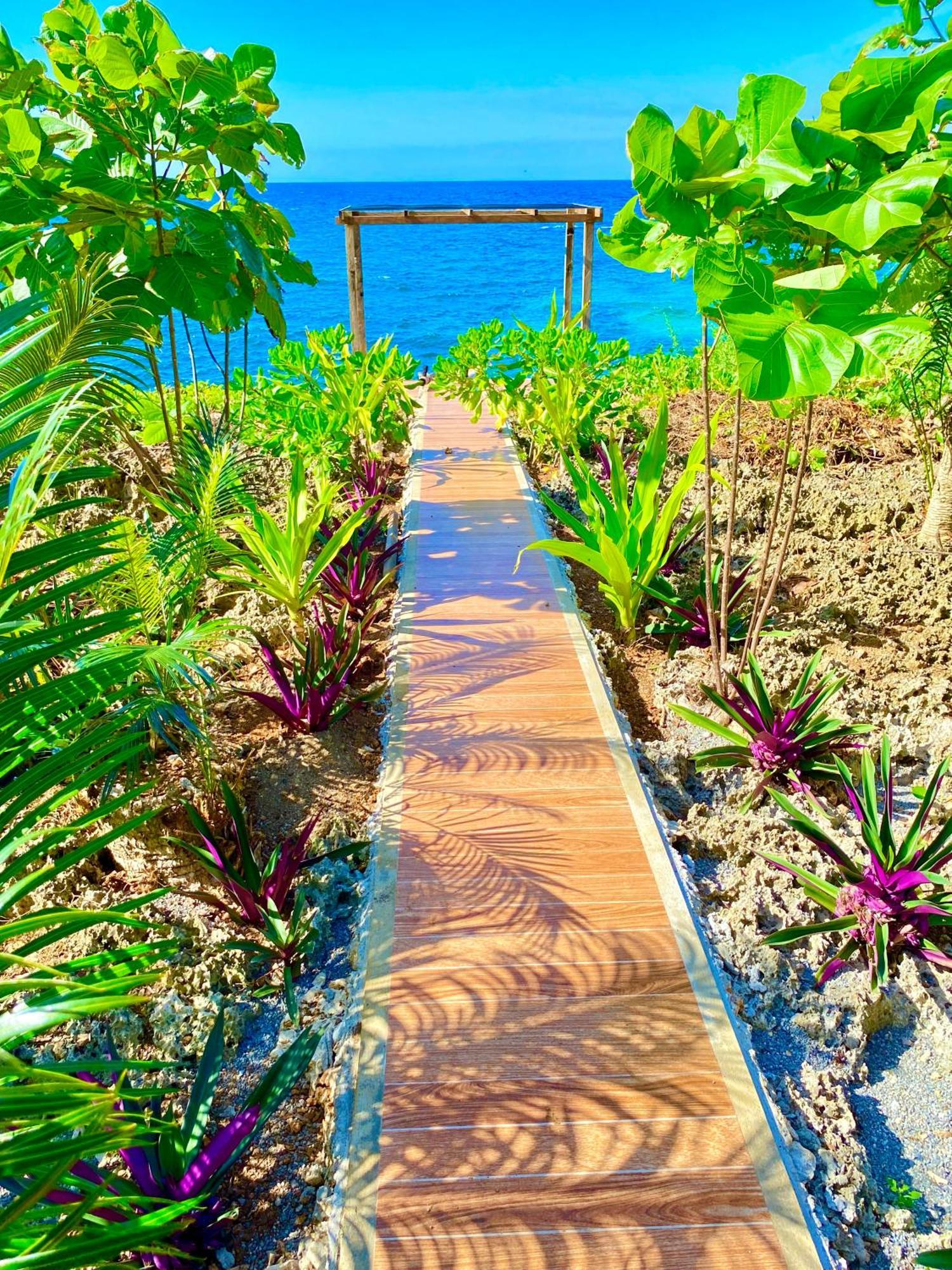 Tiny House's Seafront In Camotes Island Esperanza