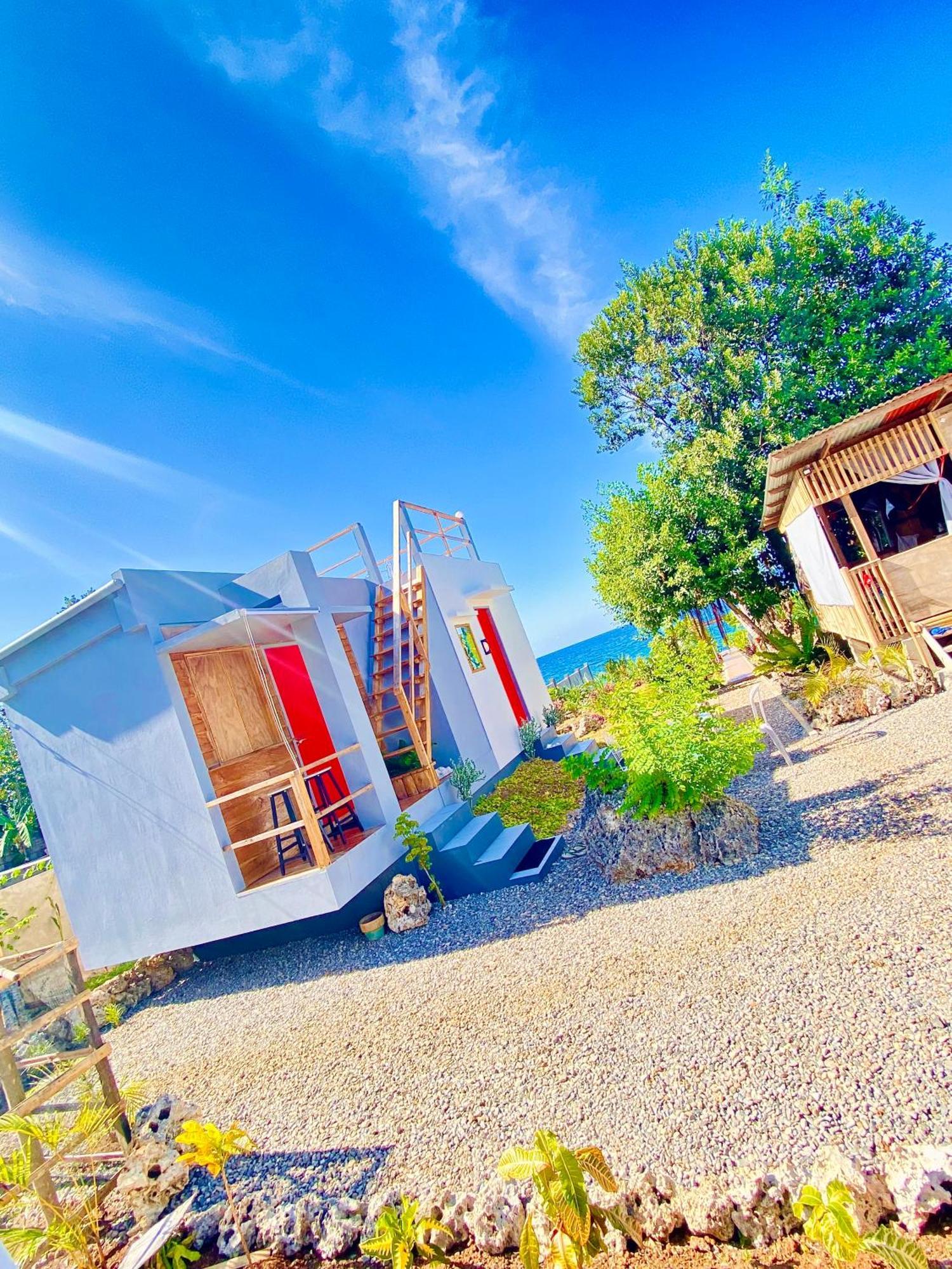 Guest house Tiny House's Seafront In Camotes Island