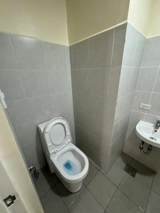 Apartment 1 Bedroom Unit - Fully Furnished *