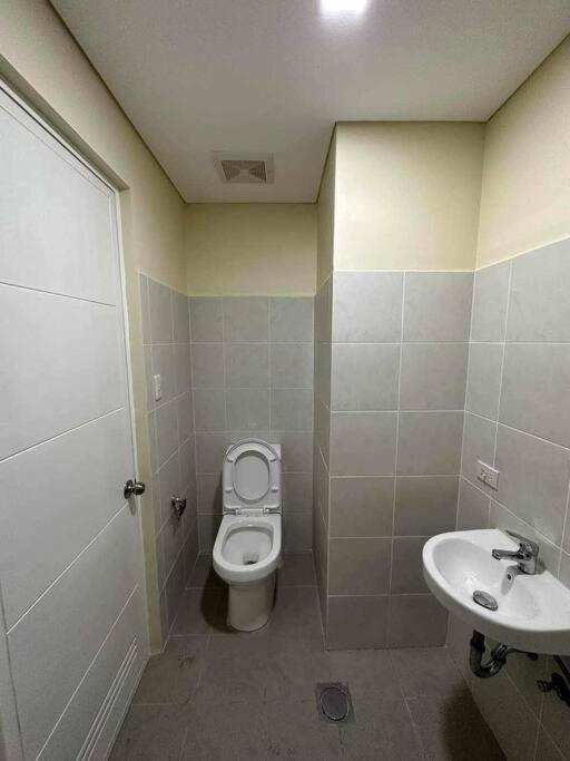 1 Bedroom Unit - Fully Furnished Apartment *