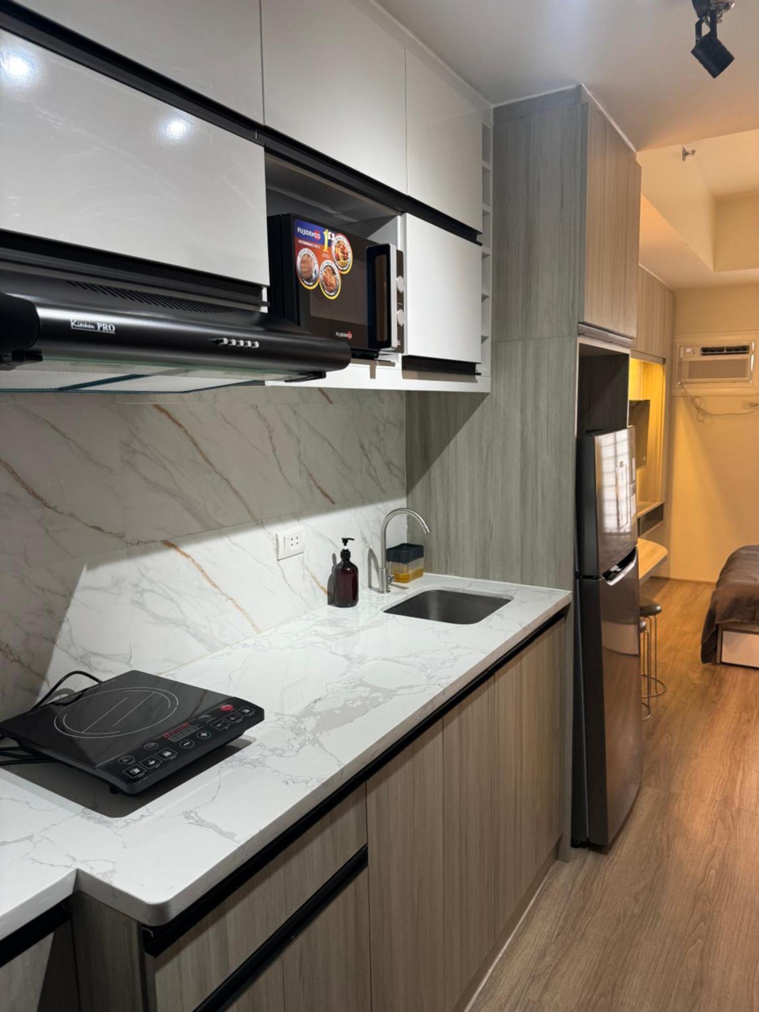 Unit 5 Mins To It Park With Pool, Wifi & Netflix Cebu