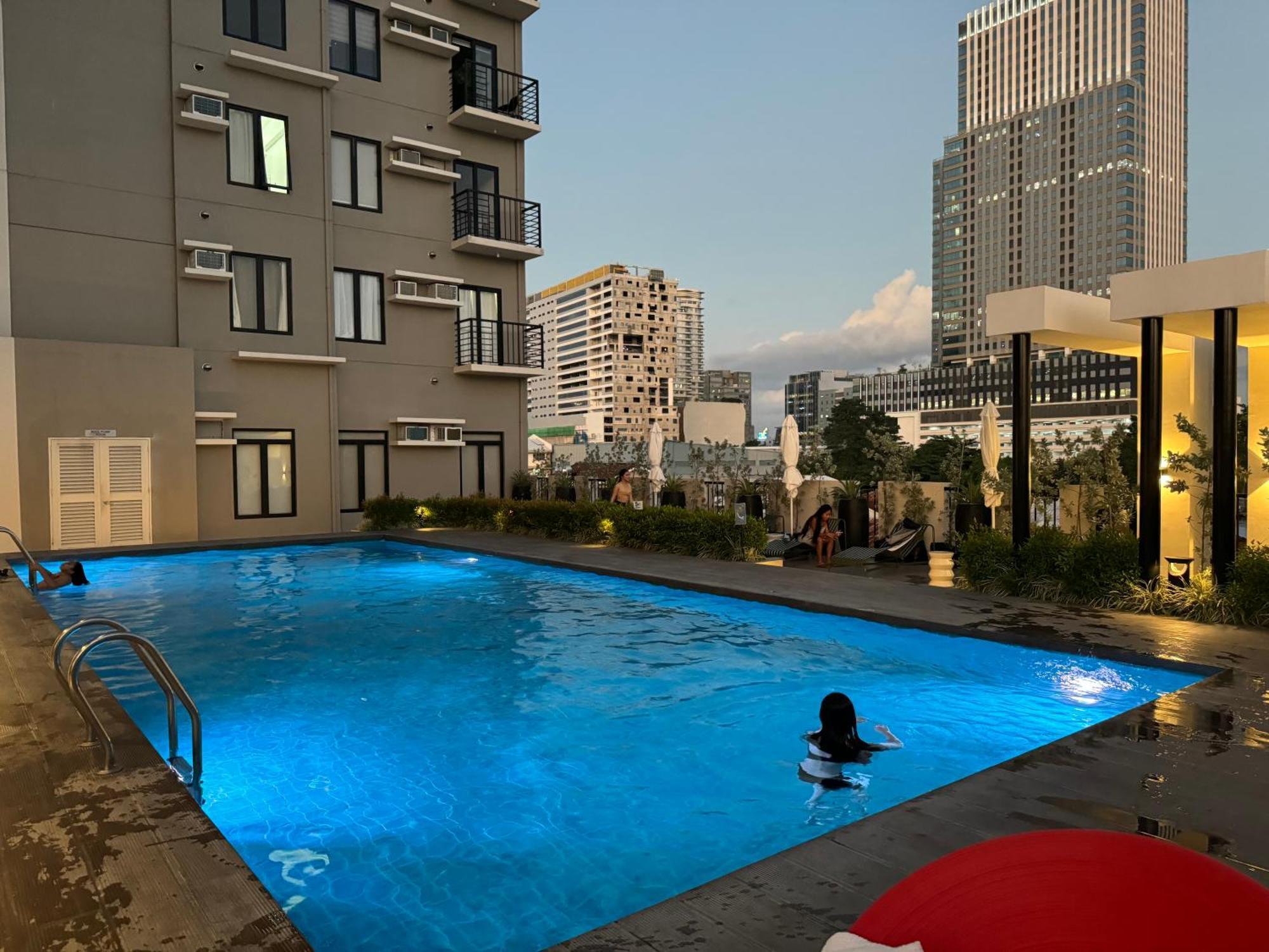 Unit 5 Mins To It Park With Pool, Wifi & Netflix Cebu