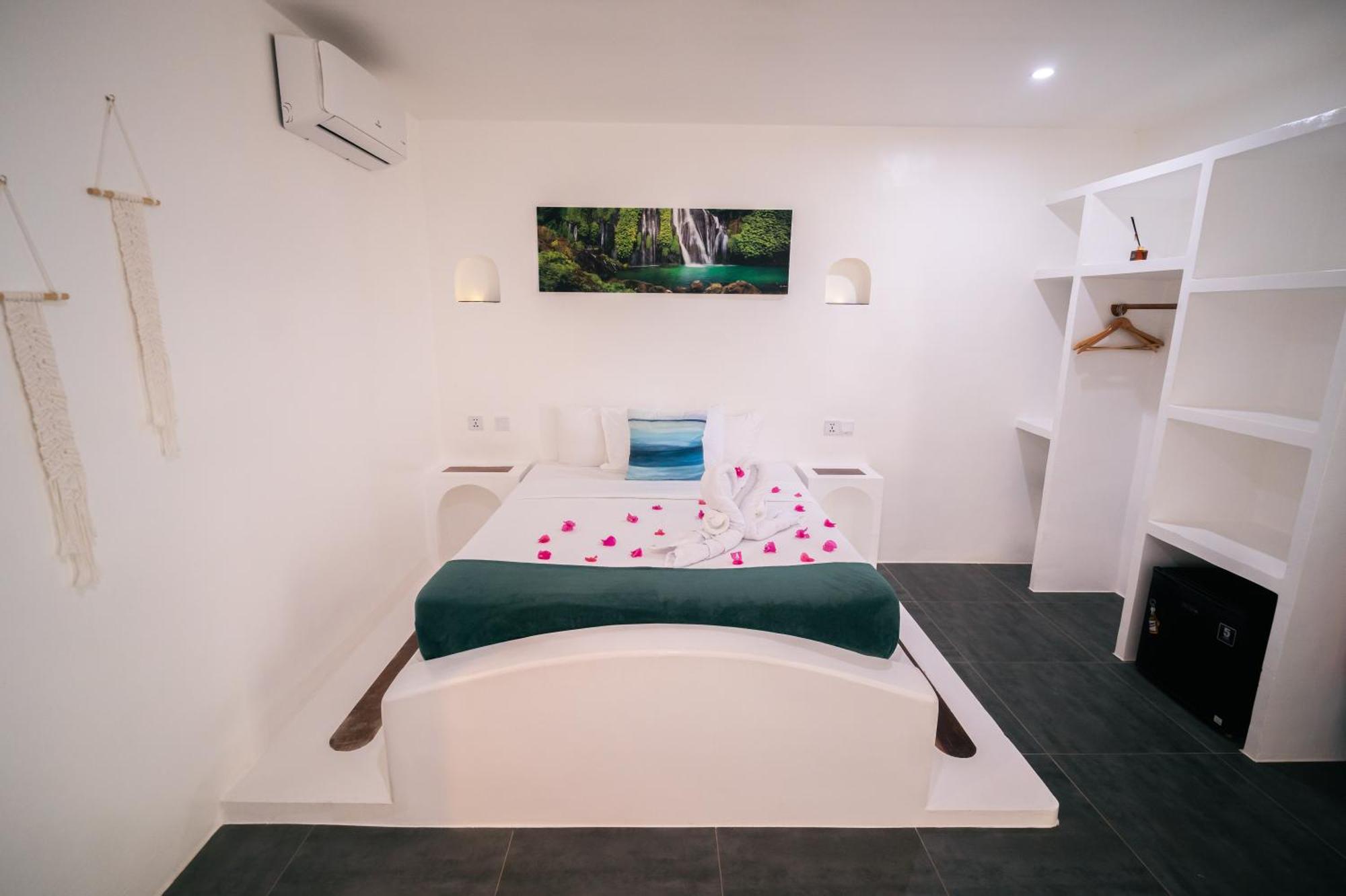 Hotel Secret Paradise