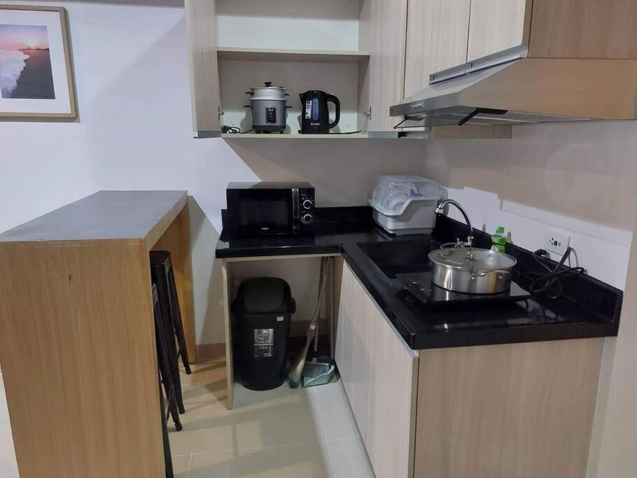 Comfy Near Ayala, Sm & It Park Apartment