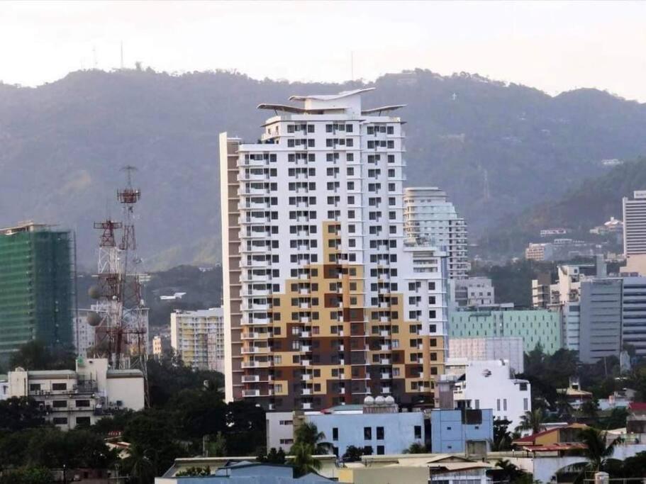 Comfy Near Ayala, Sm & It Park Apartment *