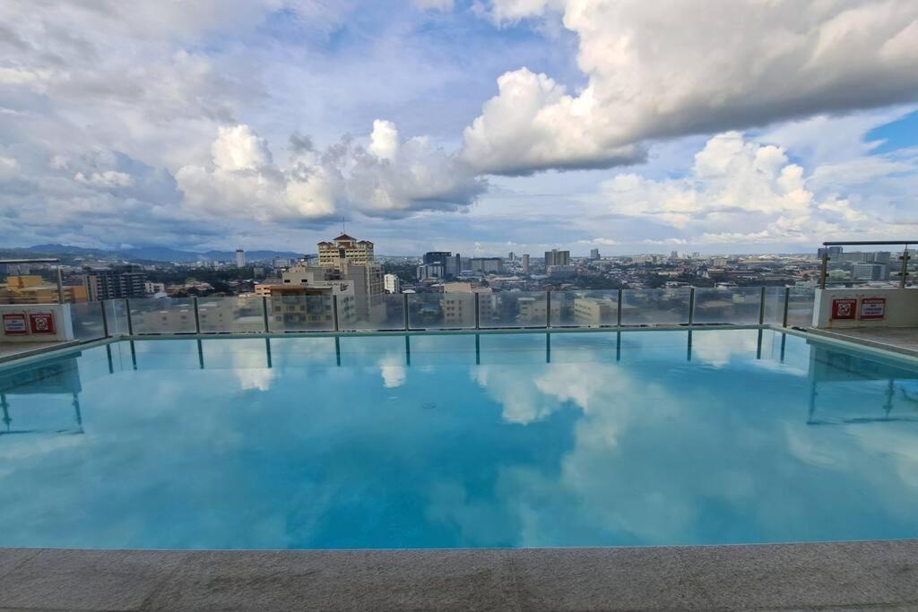 Comfy Near Ayala, Sm & It Park Apartment *