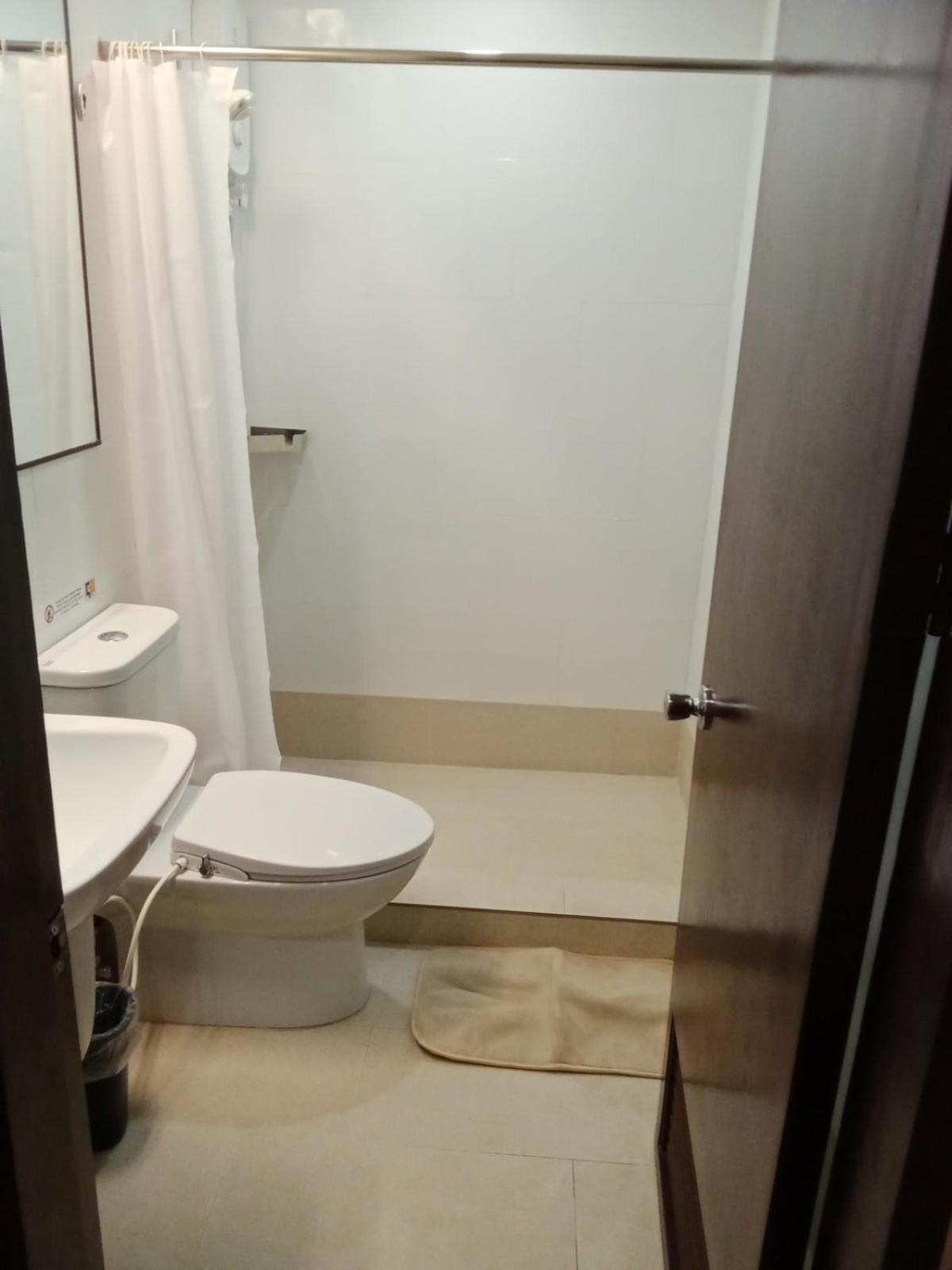 Plaza Apartment *