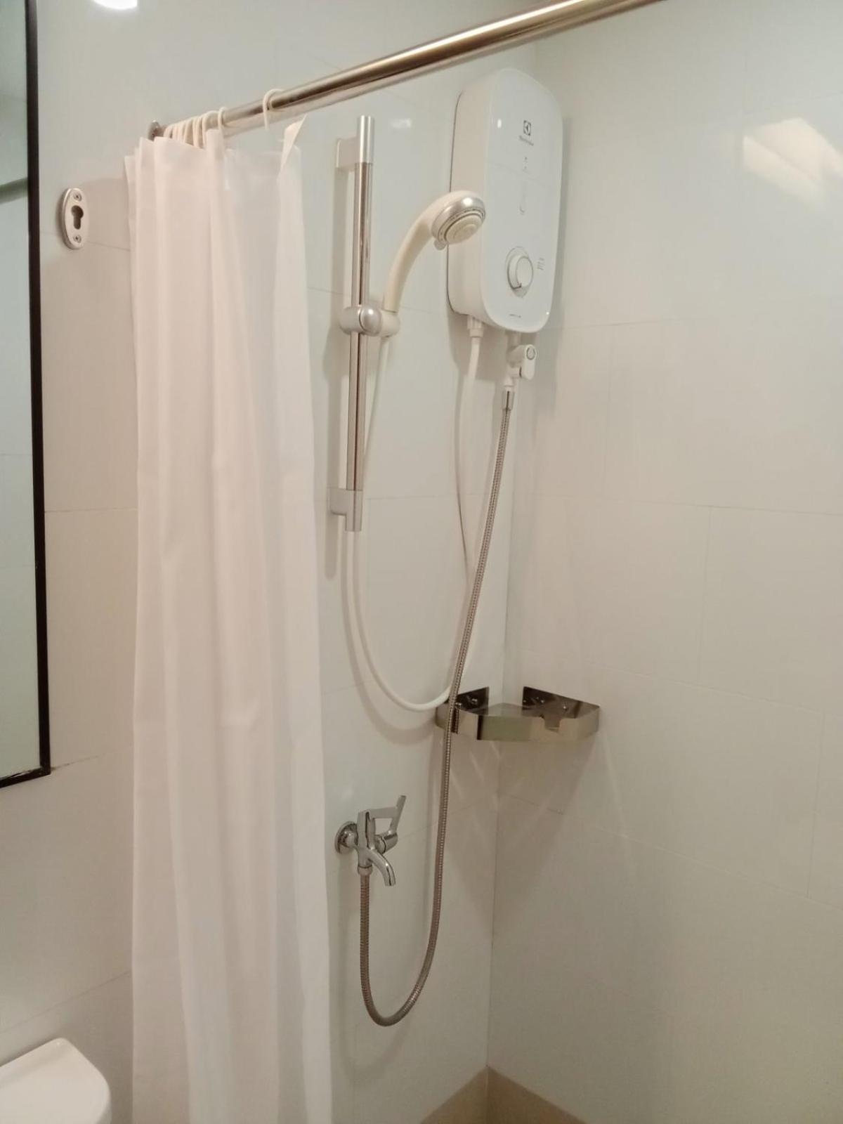 Plaza Apartment *