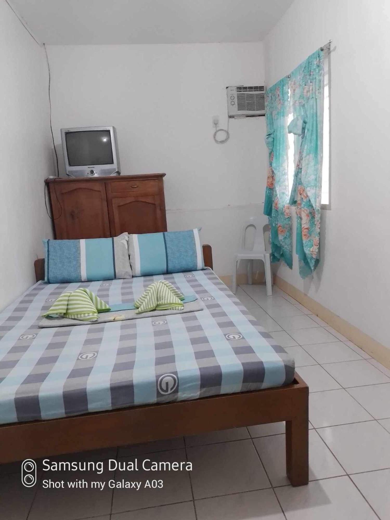 Pescador View - Beachfront & By The Ocean Hostels & Restaurant Moalboal * Moalboal