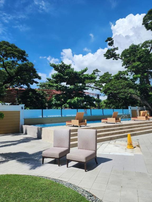 Aparthotel 3 Bedroom Unit With Free Vehicle At The Padgett Cebu