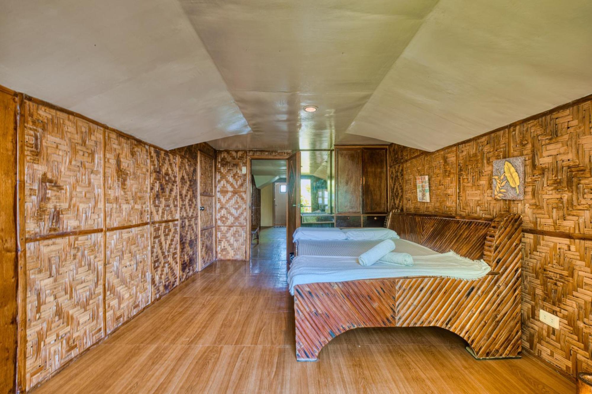 Hotel Pilar Pilapil Beach