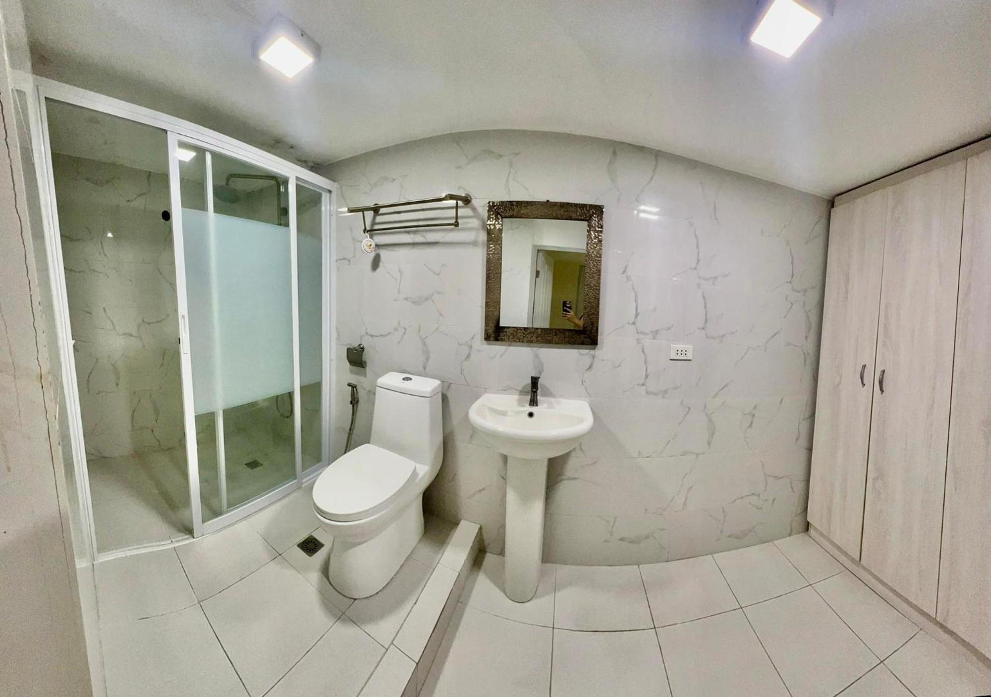 Apartment 2 Bedroom Unit With And Mountain View