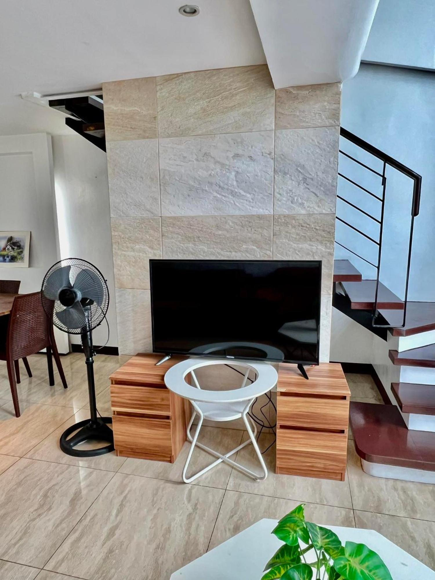 Home-like 2br Unit In The Center * Cebu