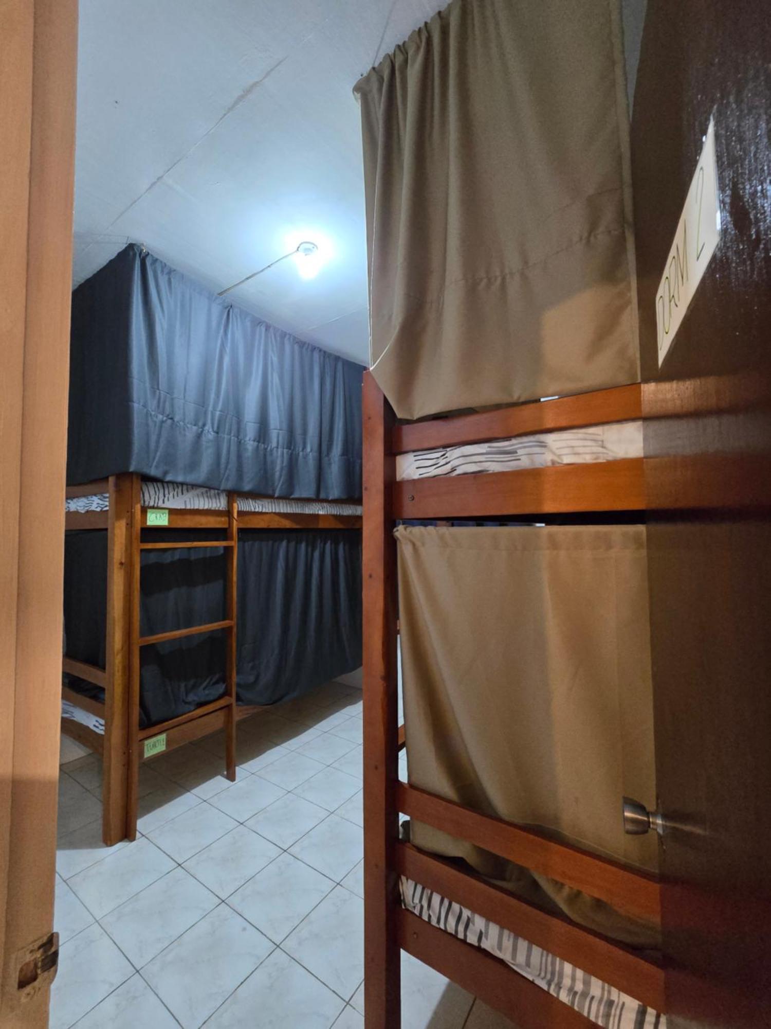 Island Vibes Albergue *