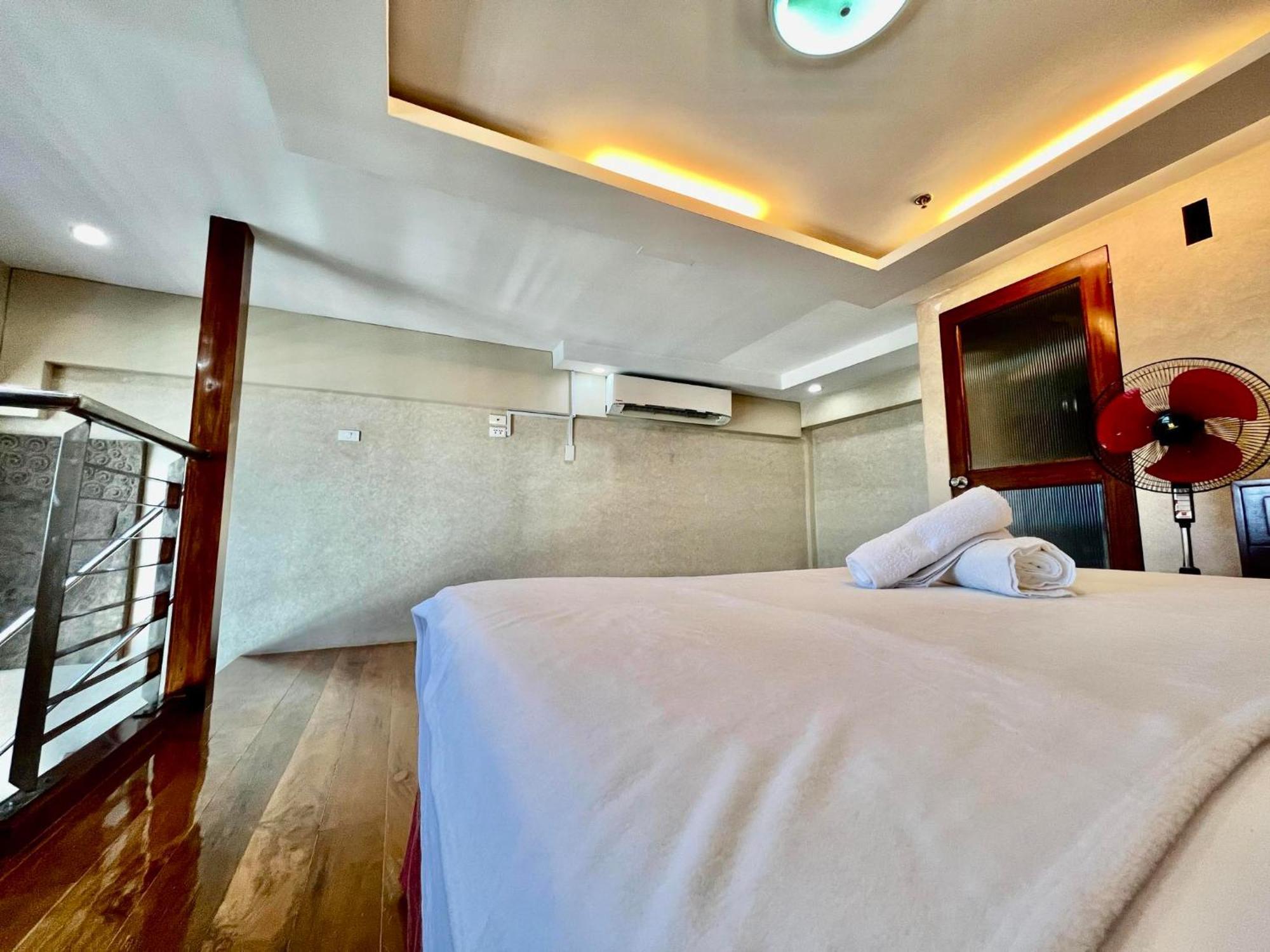 Home-like Loft Unit In Apartment *