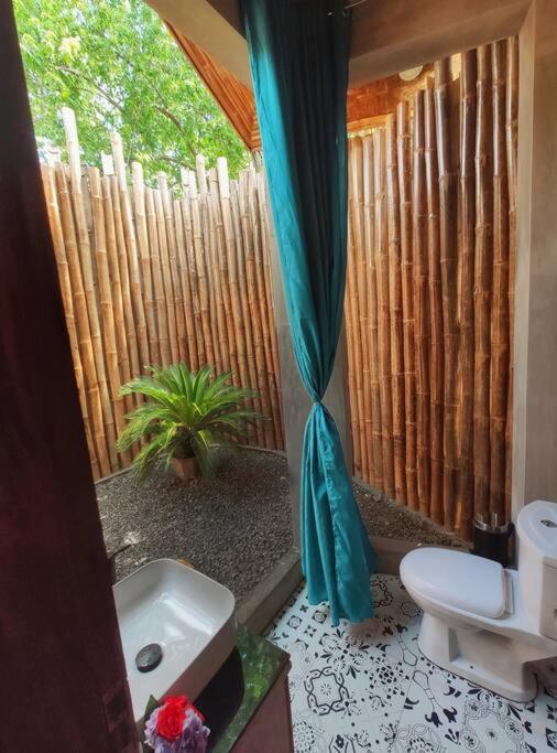 Villa The Verge Cebu Beachfront Exclusive King Bed Pool - 12 Minutes To Kawasan Falls Canyoneering