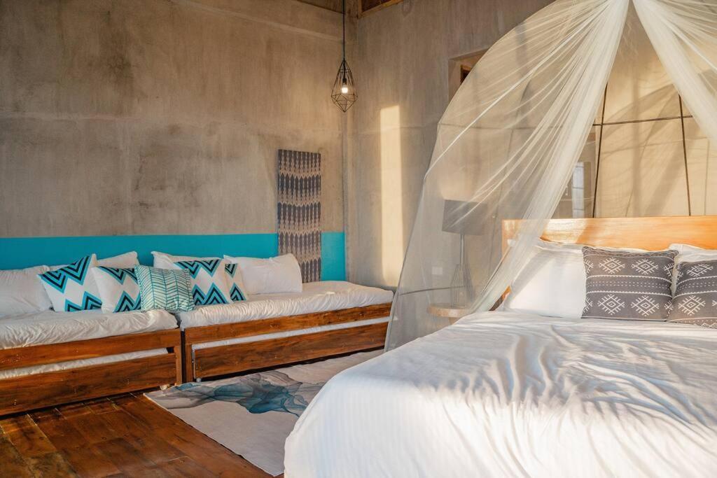 The Verge Cebu Beachfront Exclusive King Bed Pool - 12 Minutes To Kawasan Falls Canyoneering Badian