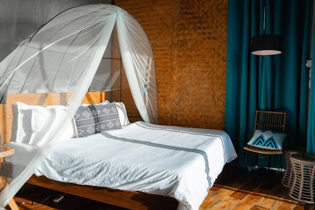 Villa The Verge Cebu Beachfront Exclusive King Bed Pool - 12 Minutes To Kawasan Falls Canyoneering