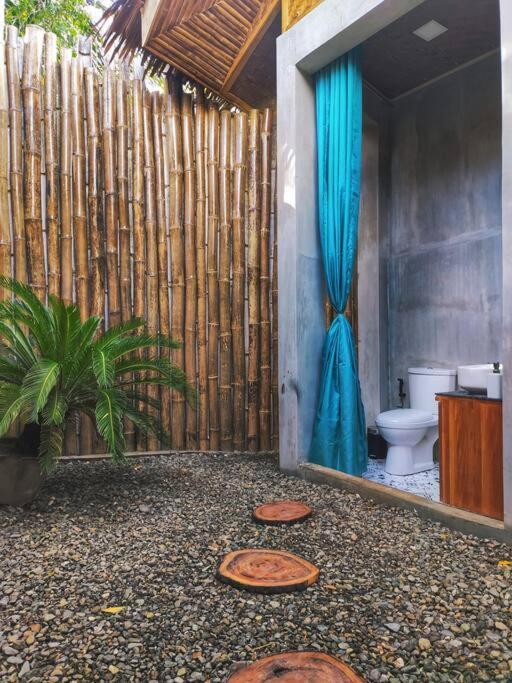 The Verge Cebu Beachfront Exclusive King Bed Pool - 12 Minutes To Kawasan Falls Canyoneering Villa