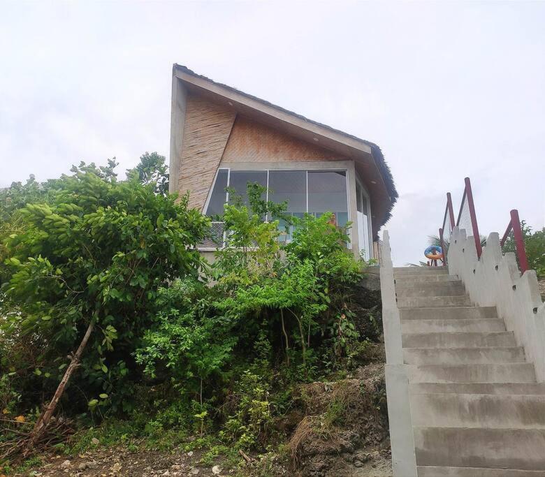The Verge Cebu Beachfront Exclusive King Bed Pool - 12 Minutes To Kawasan Falls Canyoneering *