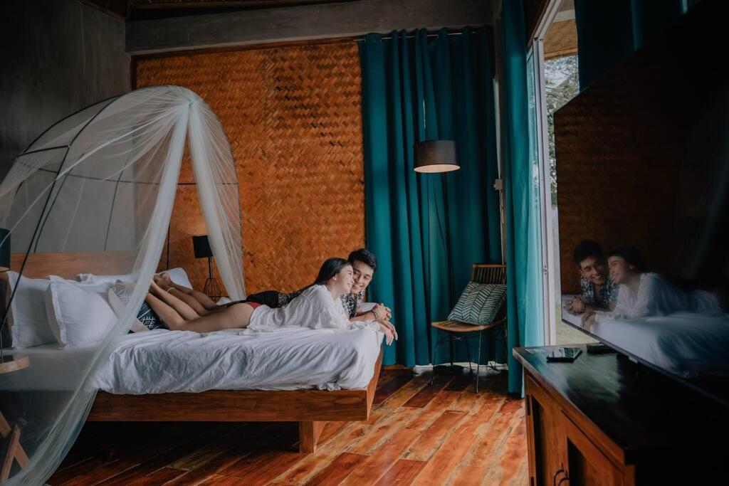 The Verge Cebu Beachfront Exclusive King Bed Pool - 12 Minutes To Kawasan Falls Canyoneering Badian