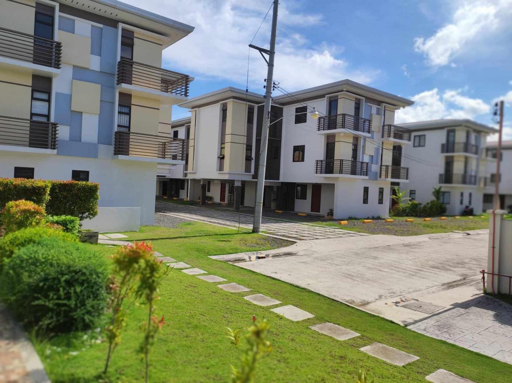 Trig Place @almond Drive *