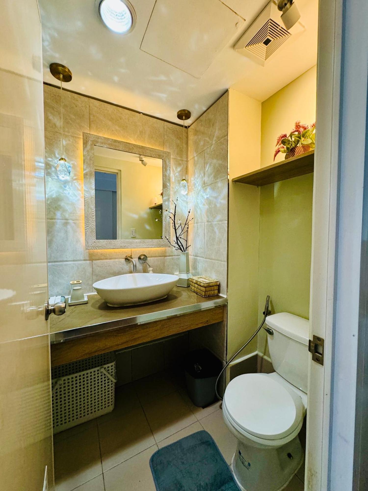 Aesthetic Functional Minimalist Space Sunvida Tower Sv1716 Aparthotel Cebu