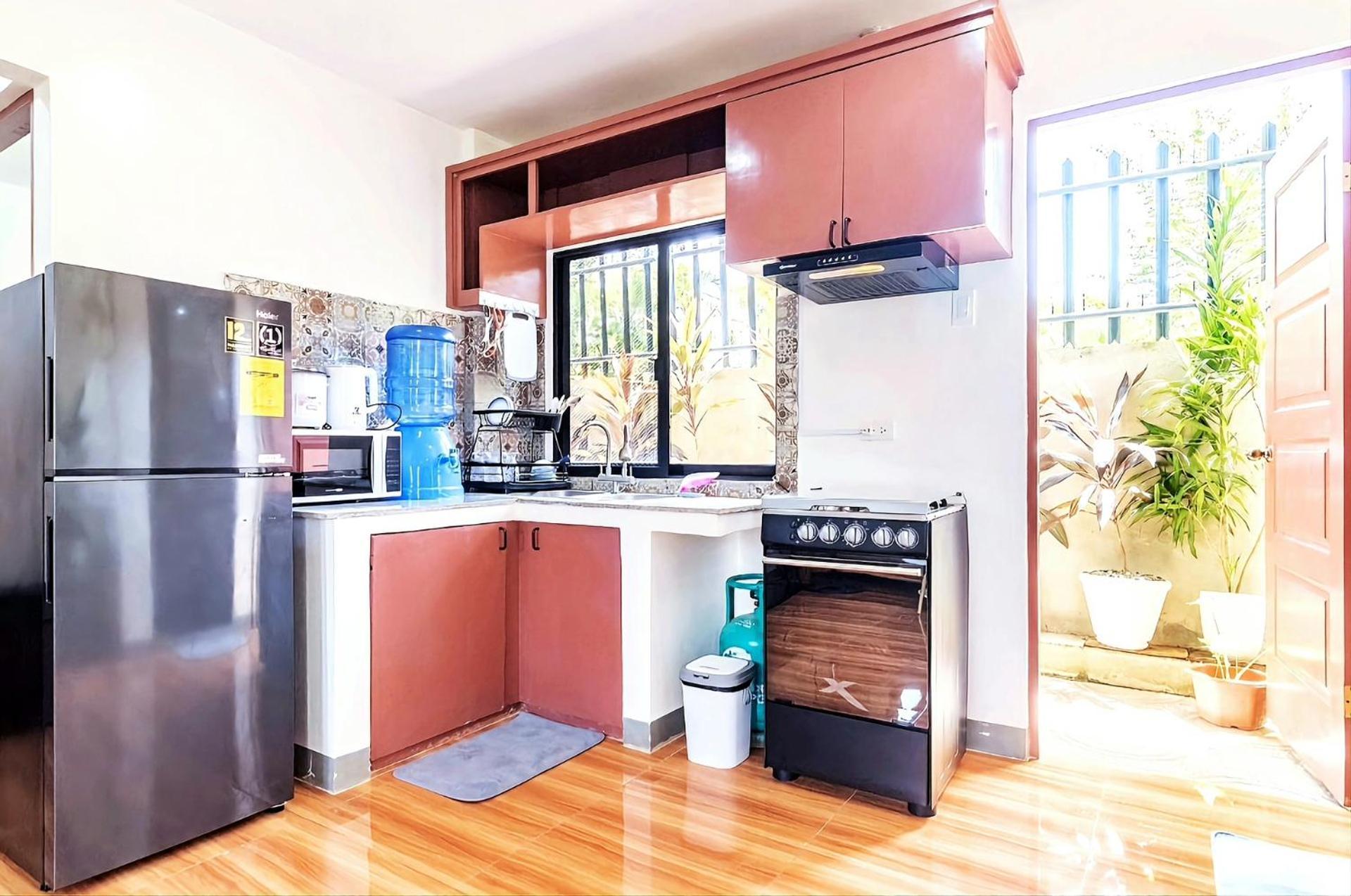 Away From 2br 6 Minutes Drive To Grand Mall Wifi, Netflix & Free Parking Apartment *