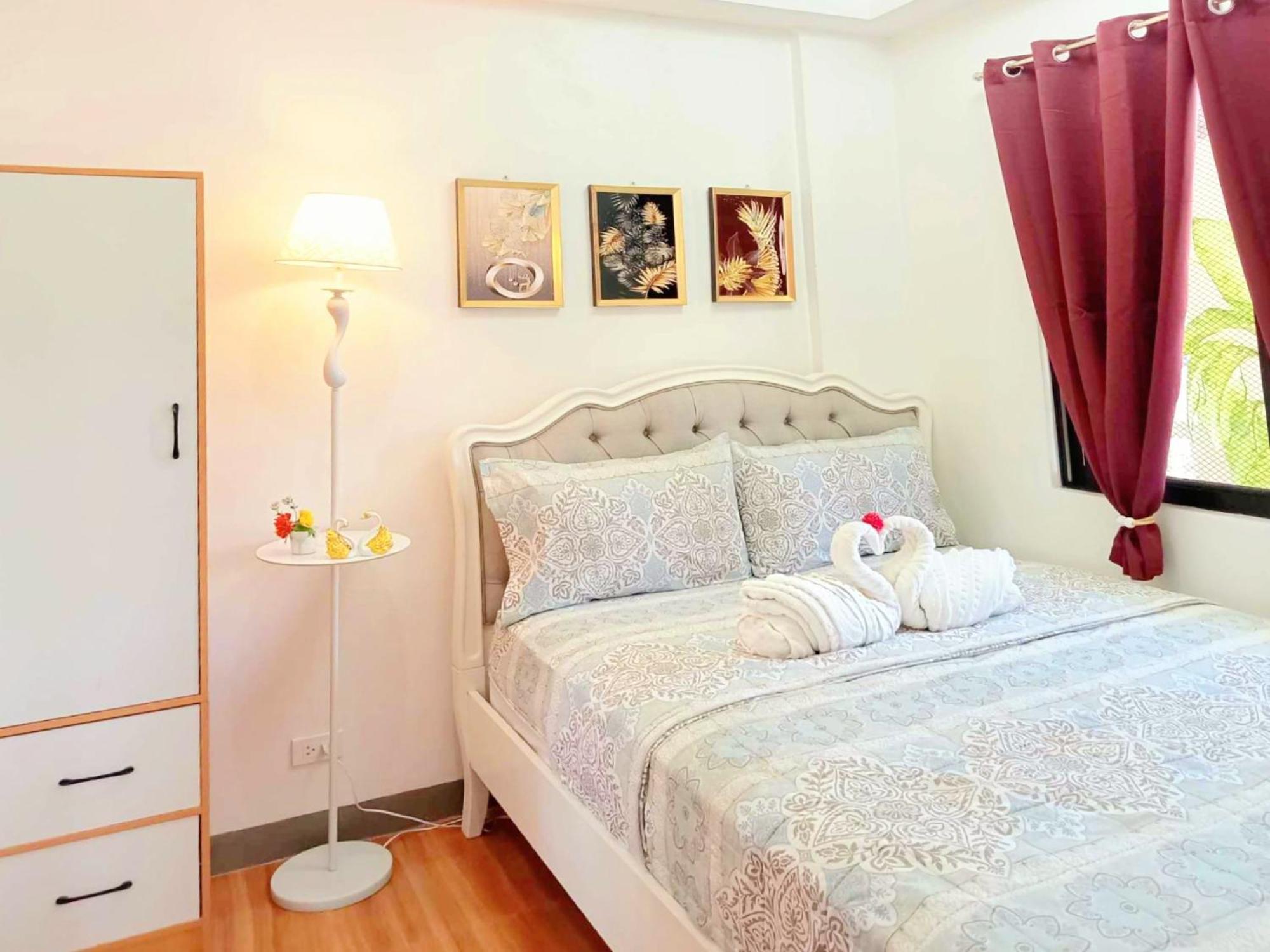 Apartment Secluded With Full Kitchen & Balcony Garden View *