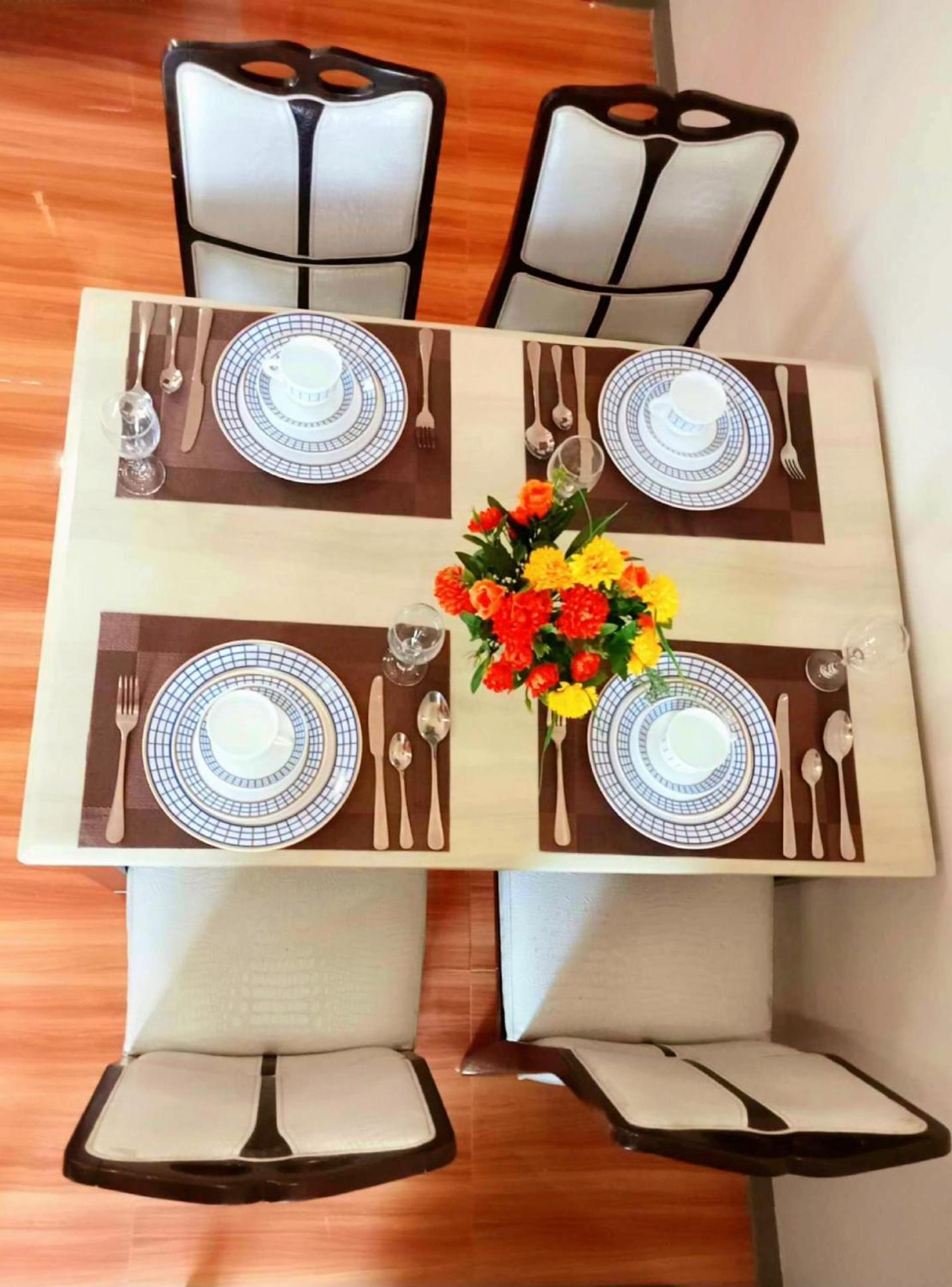 Secluded With Full Kitchen & Balcony Garden View Apartment Liloan