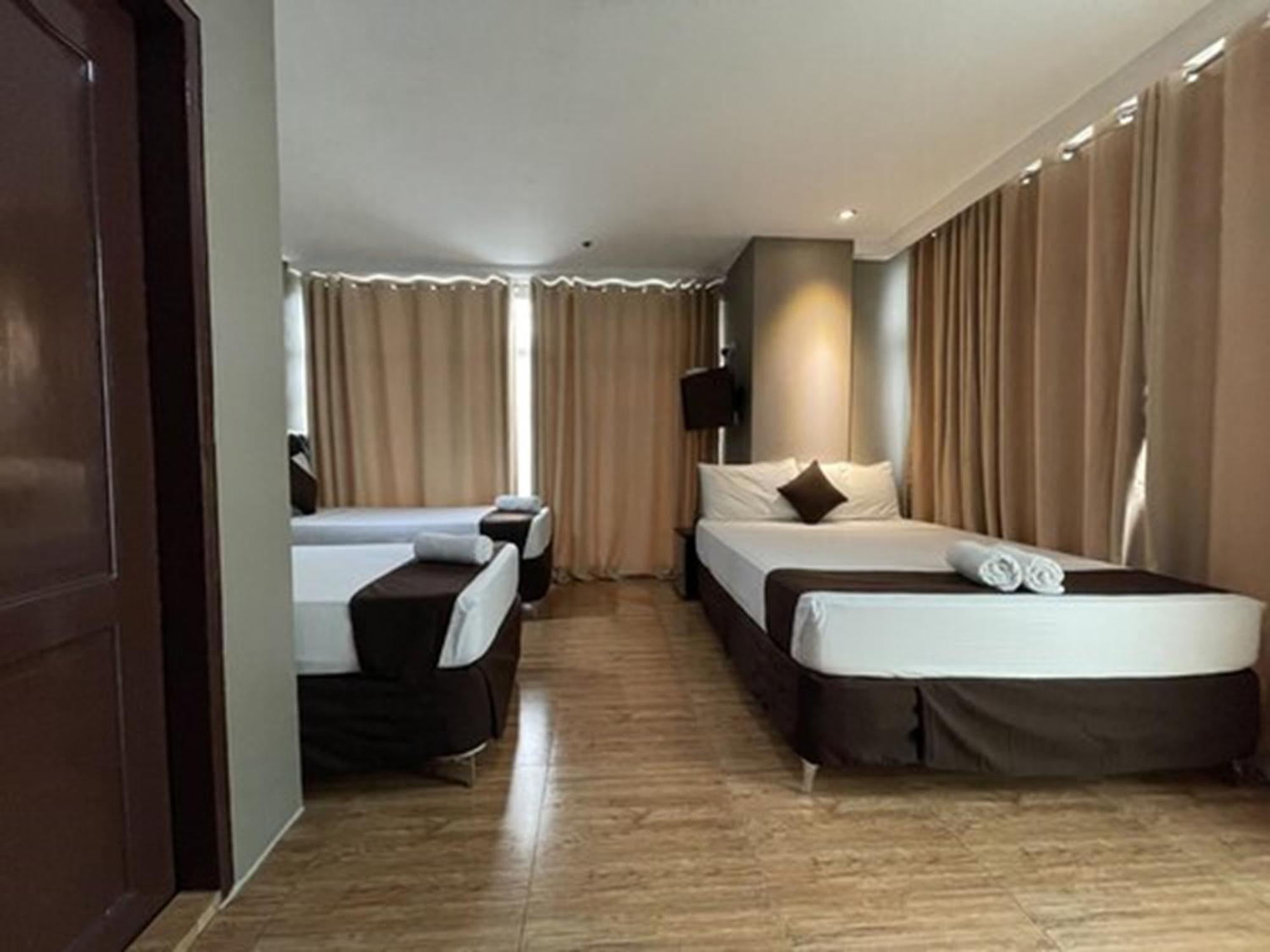 Capitol & Powered By Cocotel Hotel 3*