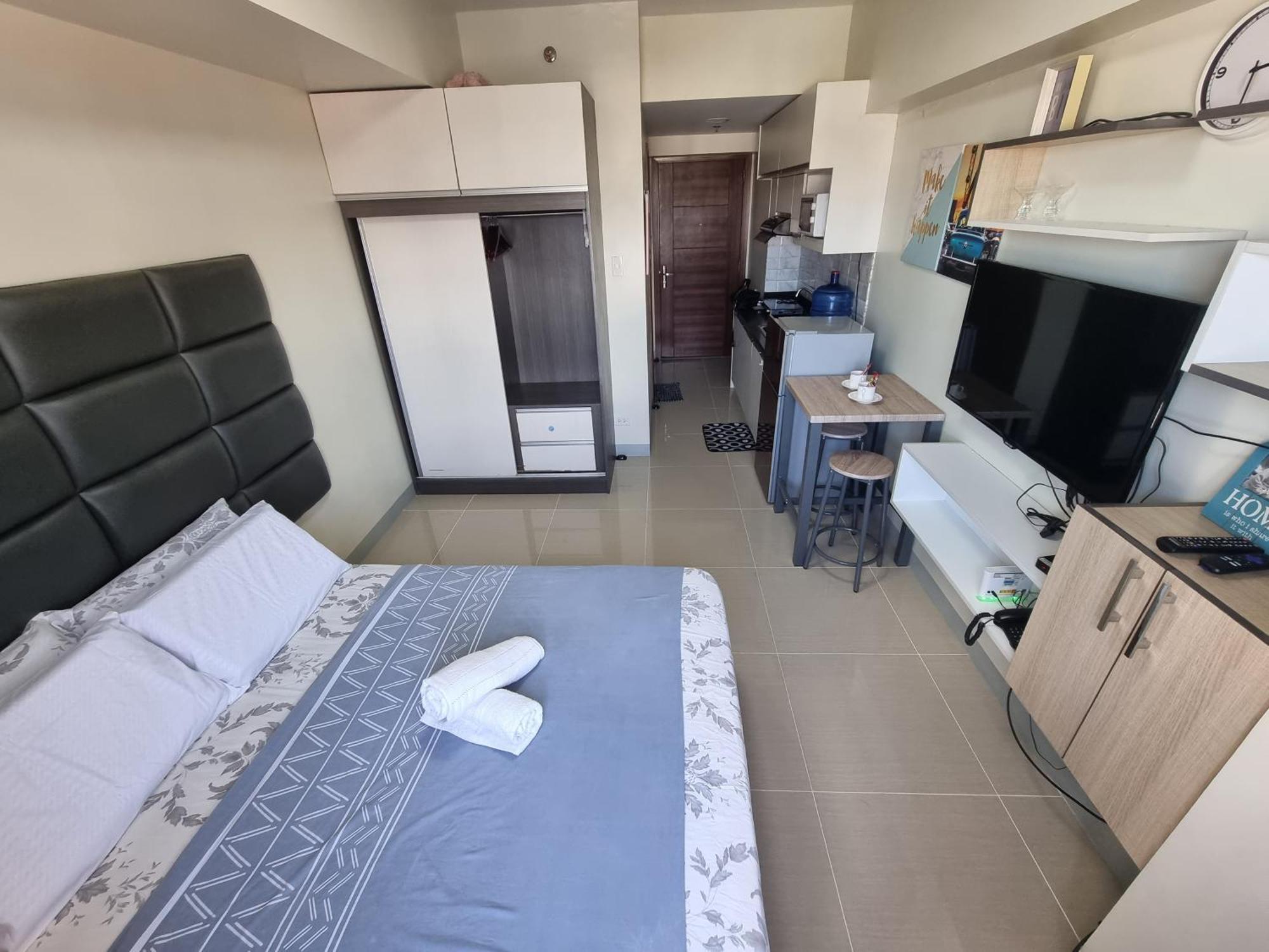 Apartment Unit At Horizons 101