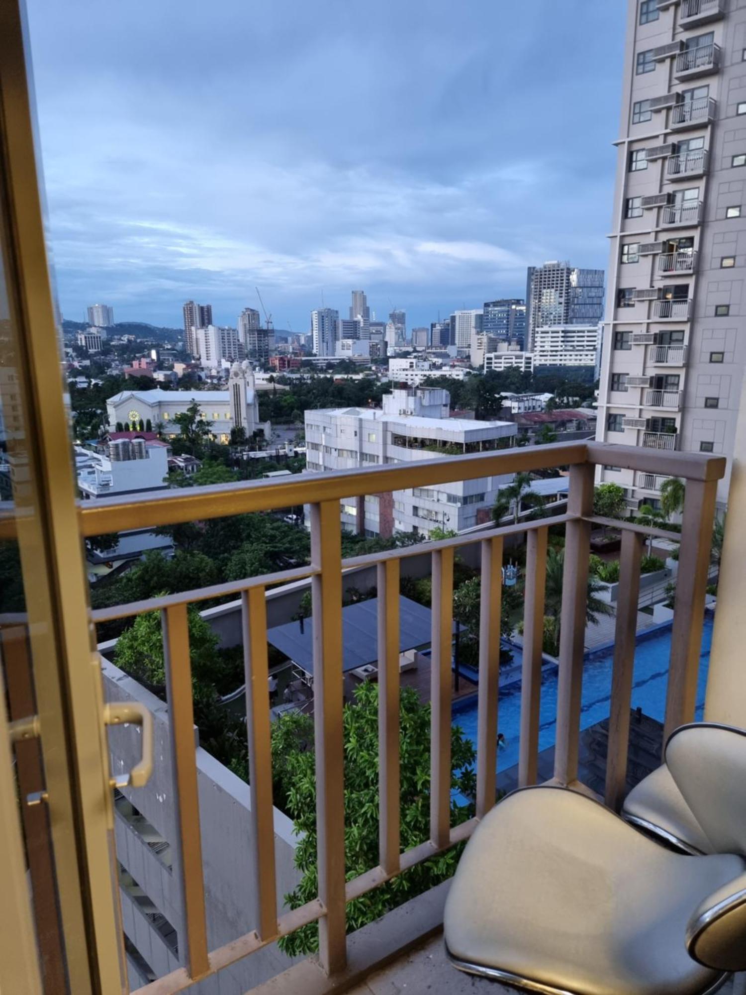 1br With Balcony At Horizons 101 Cebu