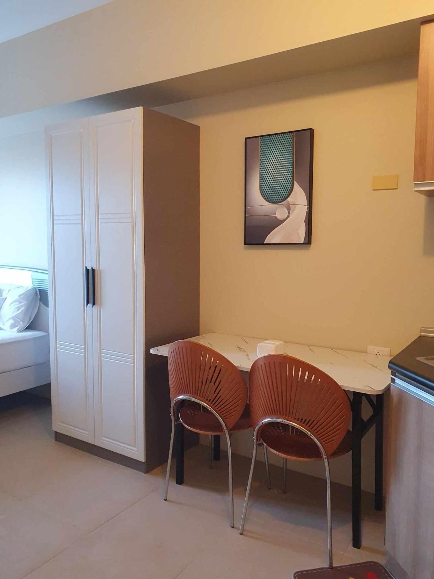 Avida Riala Tower One 1402 It Park Guest house Cebu