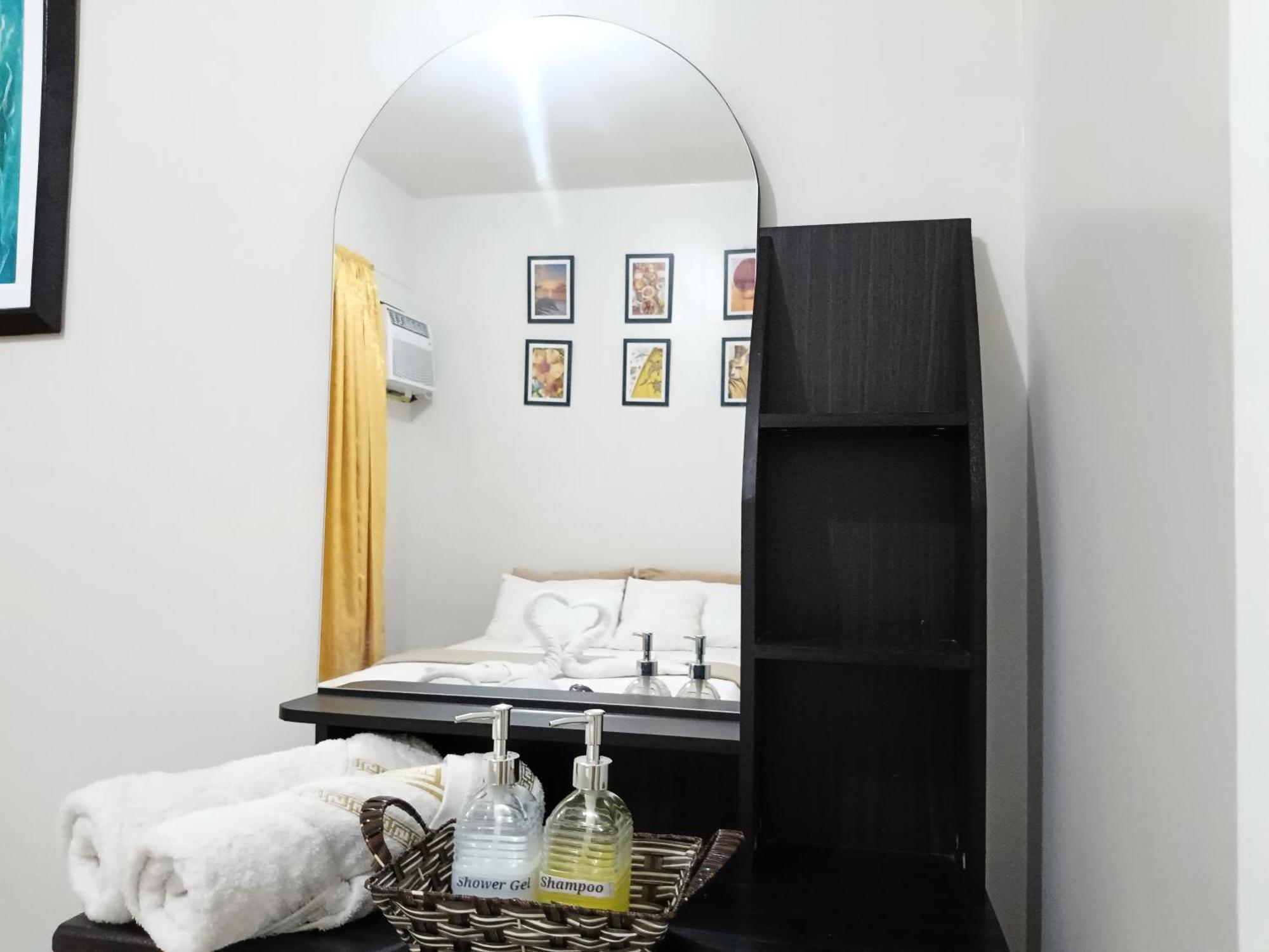 E&d Royal Oceancrest Mactan - 1br Full With Balcony And Rooftop With Panoramic View Near Airport Apartment