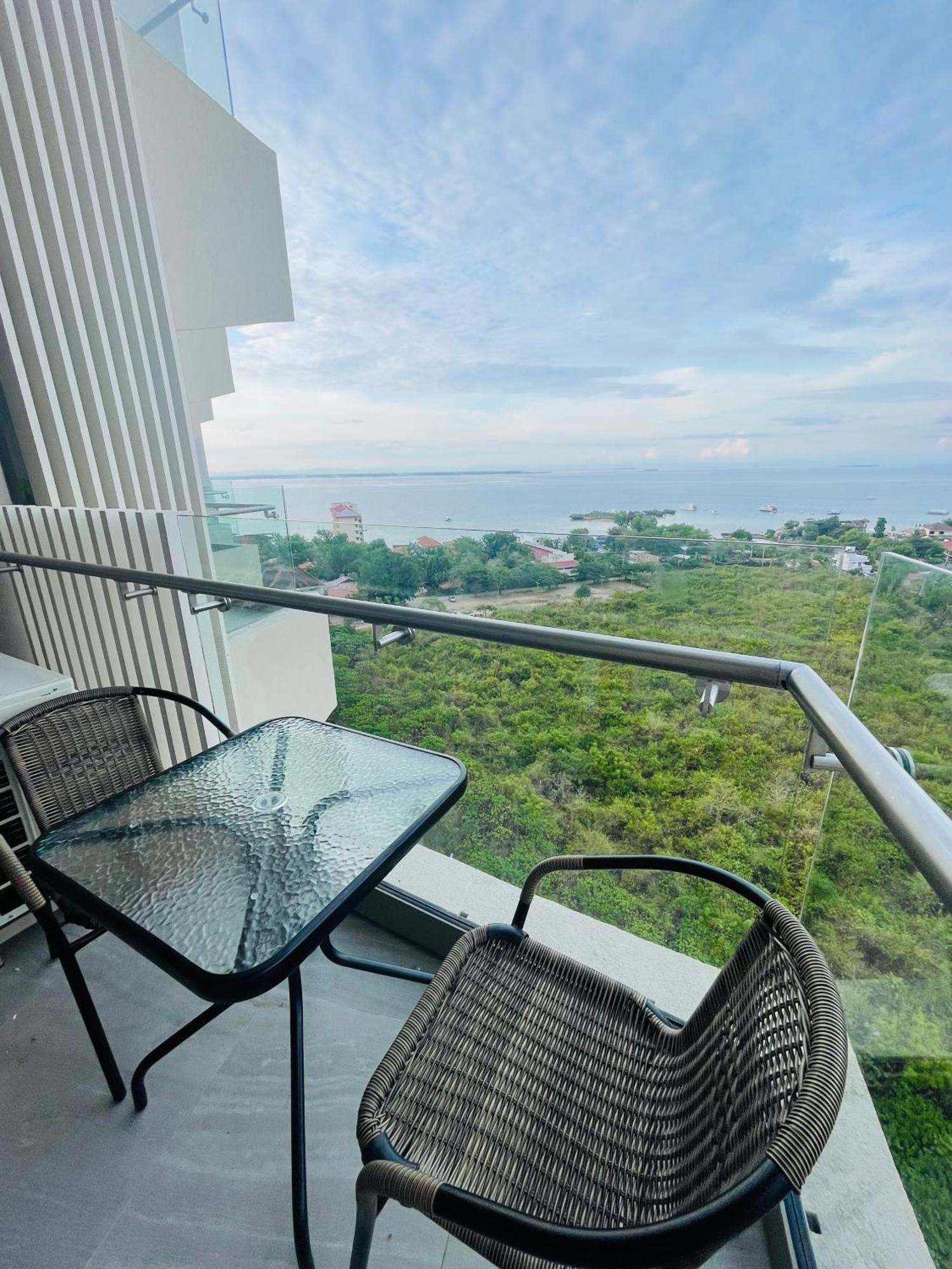 Condo With Private Beach At Tambuli Beach Resort Near Airport In Cebu Aparthotel Lapu-Lapu City