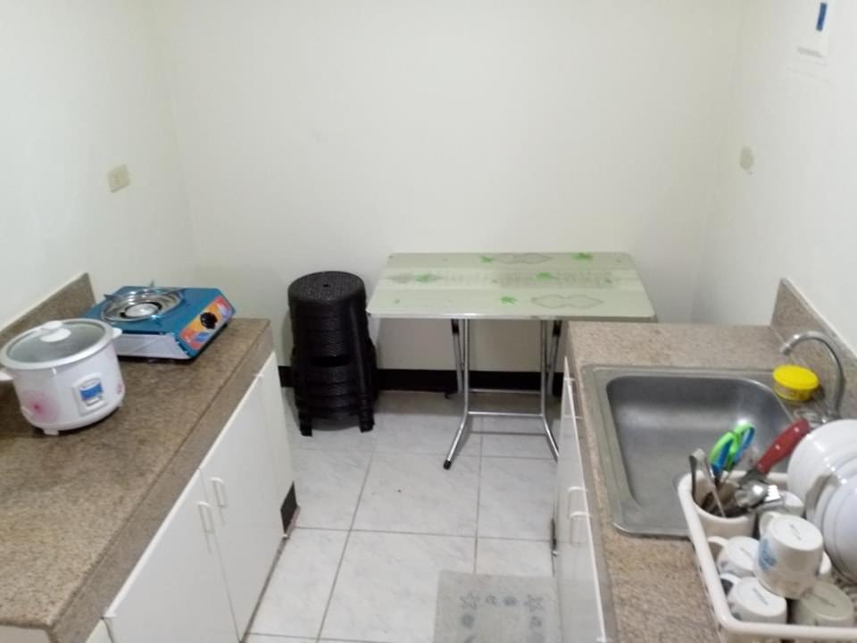 Flora's Place In Winland Tower Apartment *