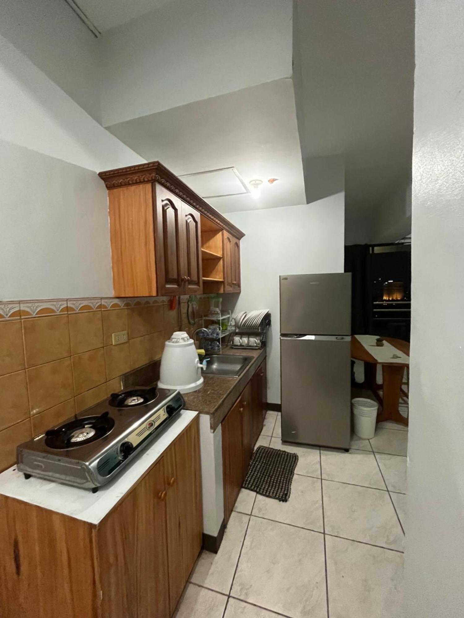 Flora's Place In Winland Tower Apartment
