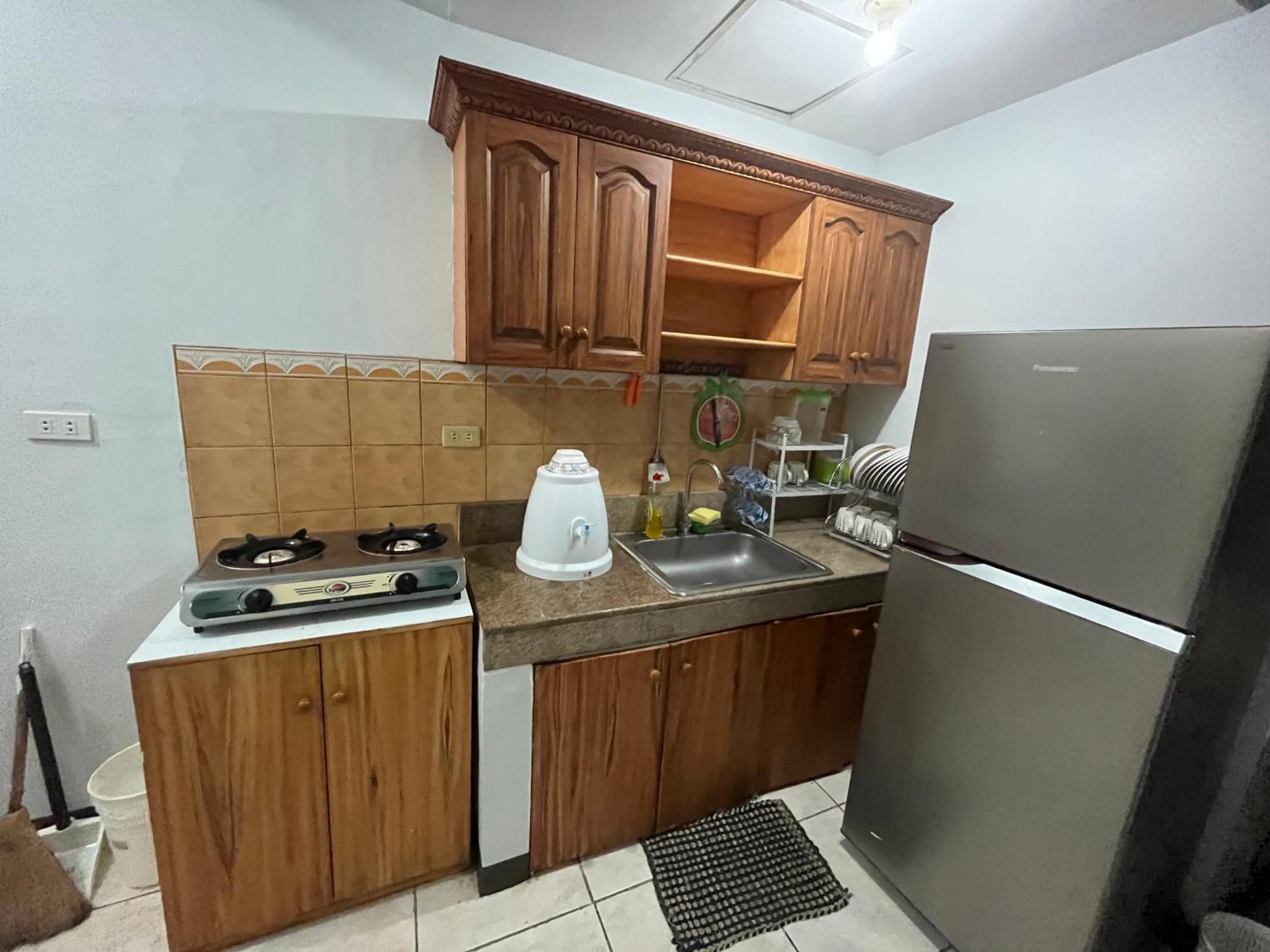 Flora's Place In Winland Tower Apartment