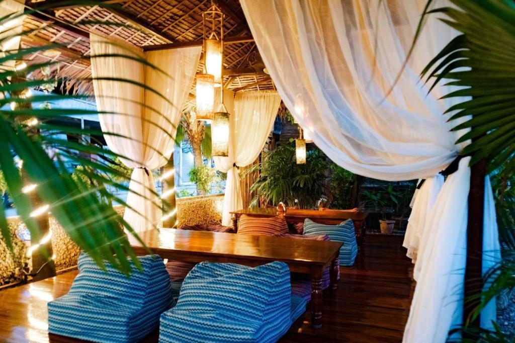 Coucou Bar And Restaurant Resort Santa Fe (Cebu)