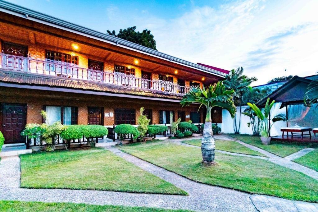 Resort Coucou Bar And Restaurant