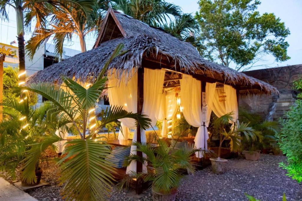Coucou Bar And Restaurant Santa Fe (Cebu)