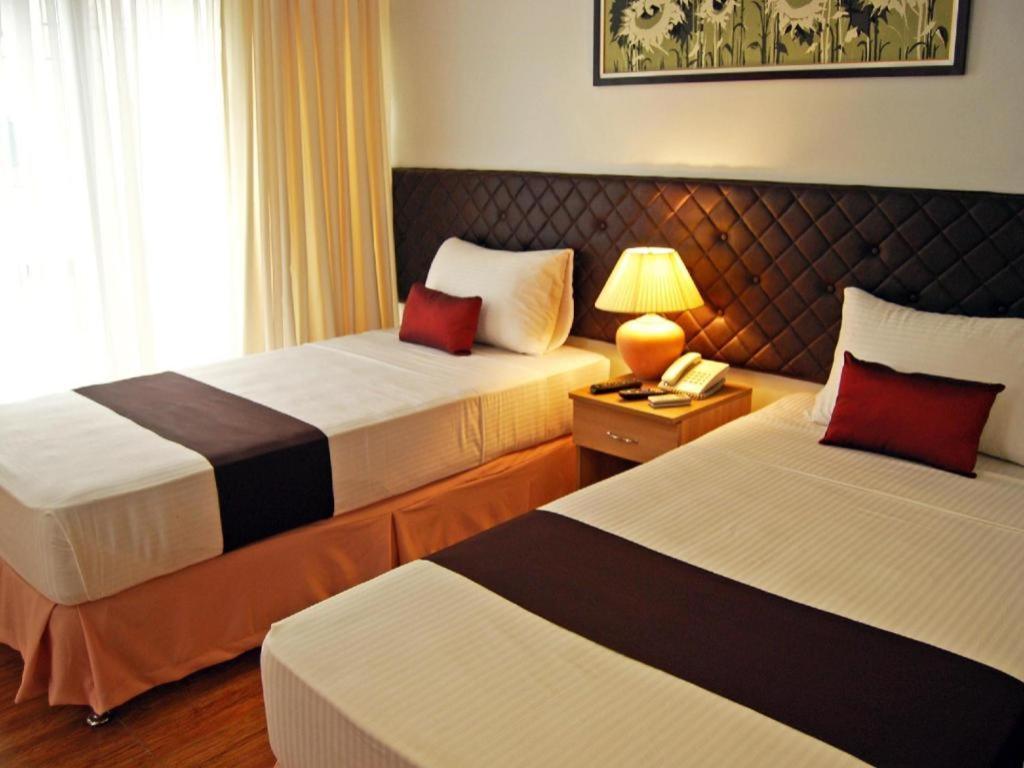 Hotel Capitol And 2*