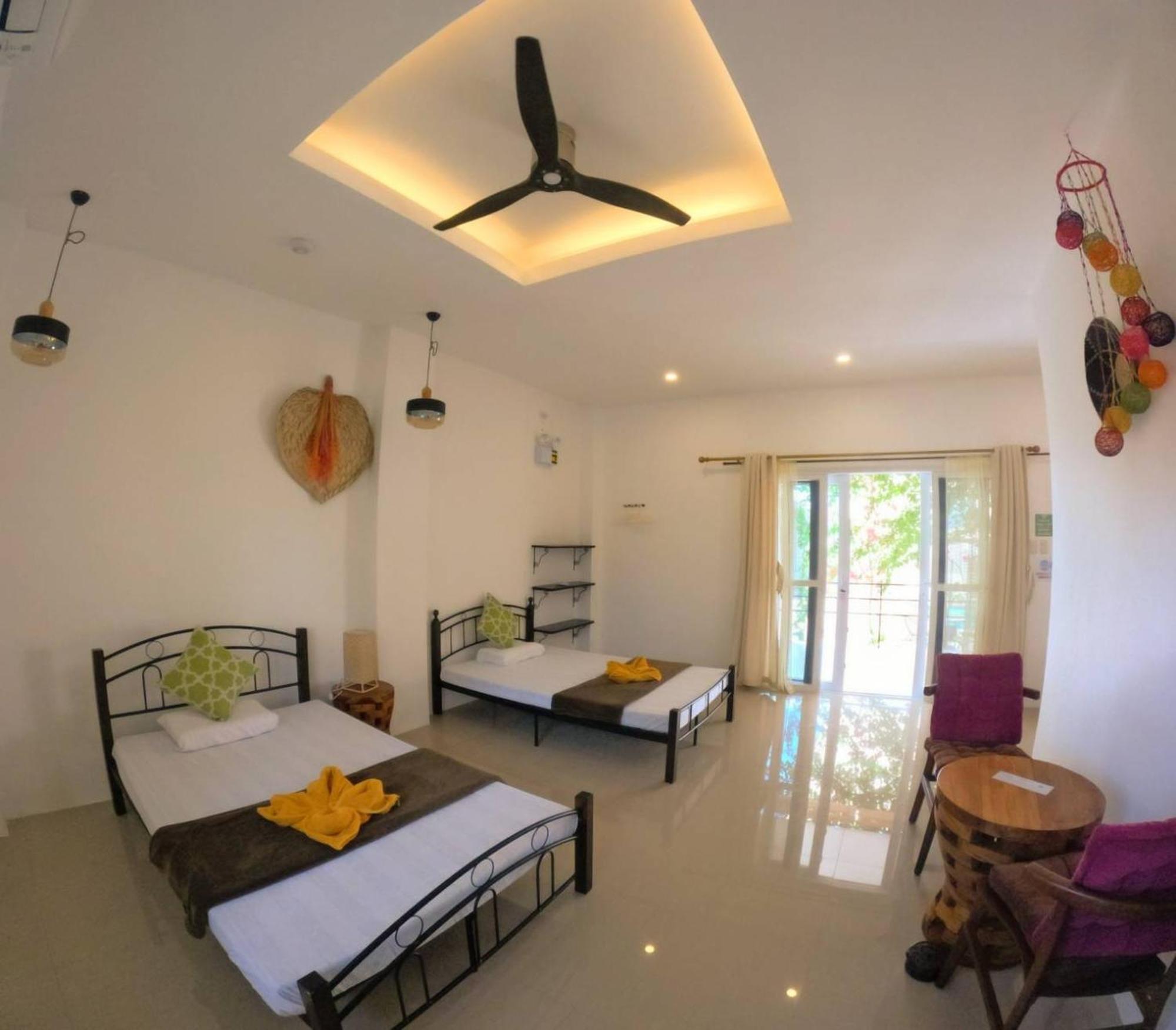 Divers Plumeria Hotel Moalboal