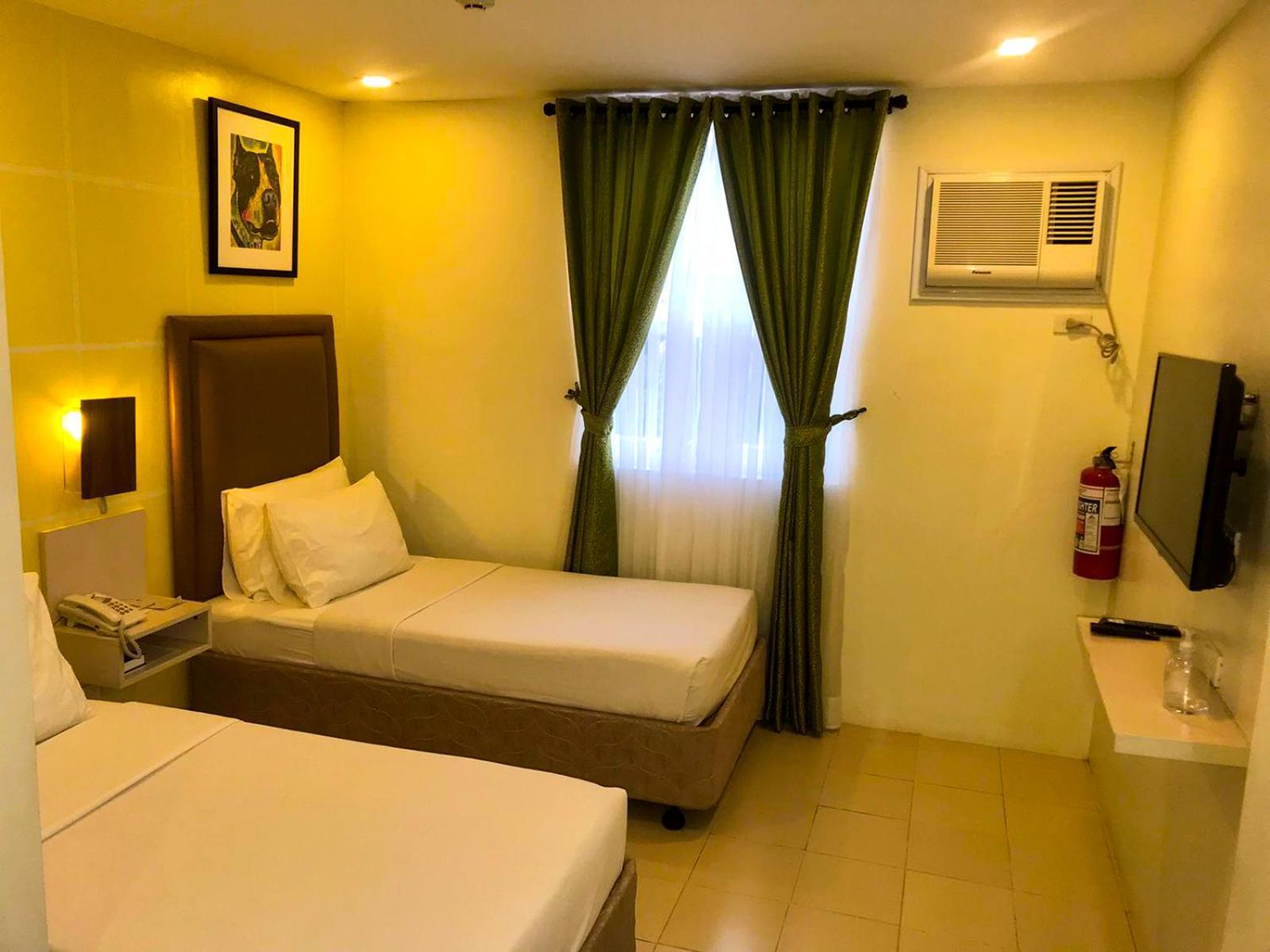 Uncle Tom's Powered By Cocotel Hotel Cebu
