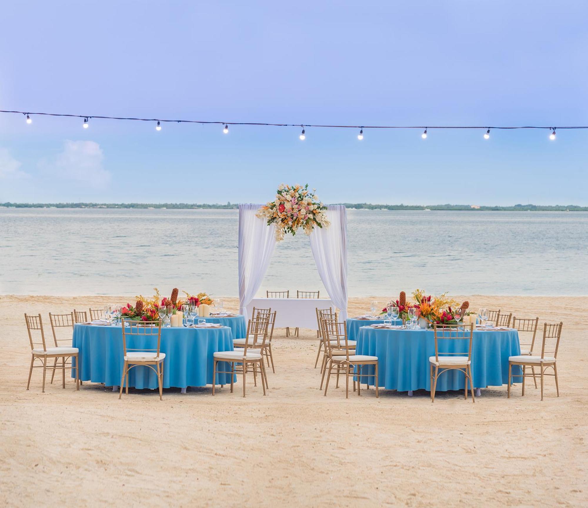Crimson And - Mactan Island, Cebu 5*
