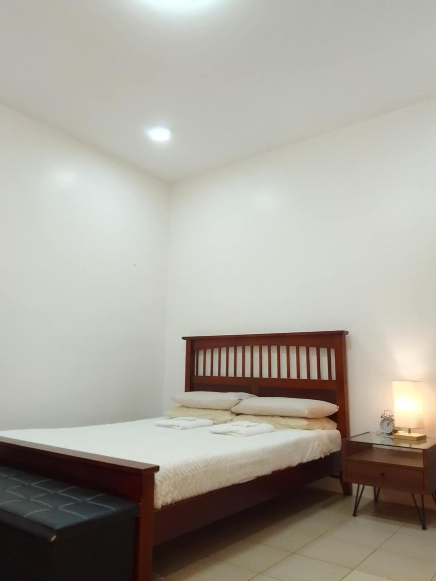 Budget Unit Near Ayala Center Apartment *