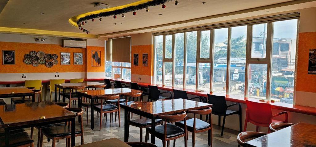 Hotel Sempre Premier Mactan Airport Cebu